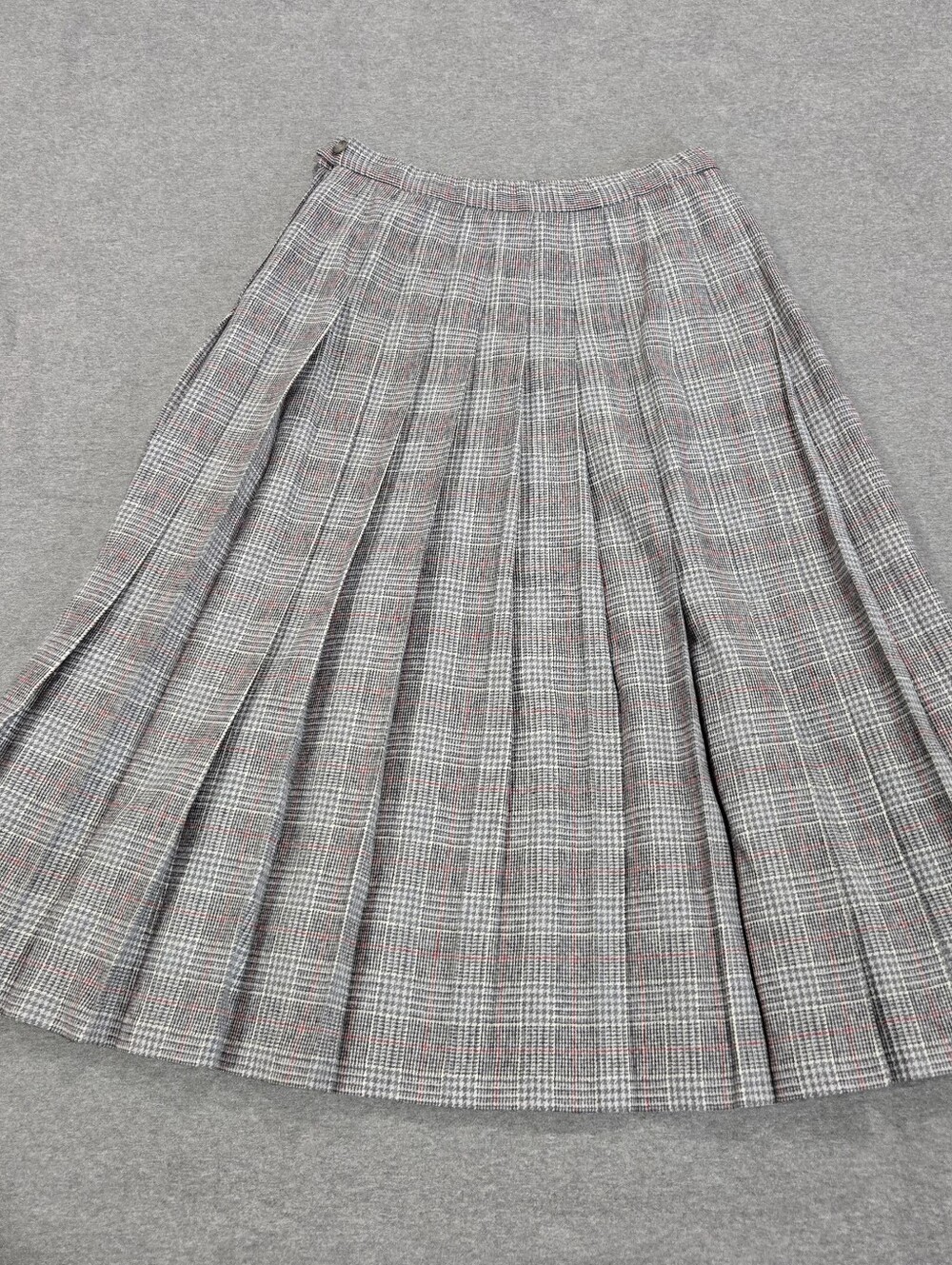 Vintage Pendleton 100% Virgin Wool Pleated Skirt Women's Size 12 Gray Red Plaid - Picture 8 of 8